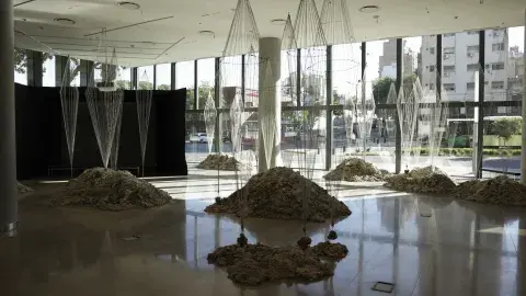 Hilo Frío se propone como una reflexión sobre el arte y la naturaleza.