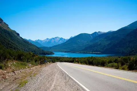 El Lago Guillelmo es otro de los puntos que cuenta con aguas cristalinasEl Lago Guillelmo es otro de los puntos que cuenta con aguas cristalinas El Lago Guillelmo es otro de los puntos que cuenta con aguas cristalinasEl Lago Guillelmo es otro de los puntos que cuenta con aguas cristalinas