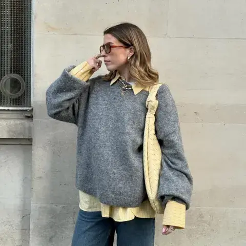 Con gris y denim, el color manteca es perfecto para el día