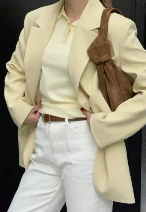Este look es perfecto para un día de oficina. 