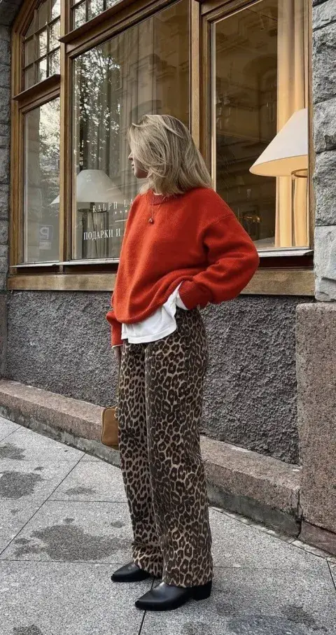 Esta estampa se ve en jeans y pantalones de vestir, pero también en chaquetas, chalecos, suéters, faldas y accesorios. 