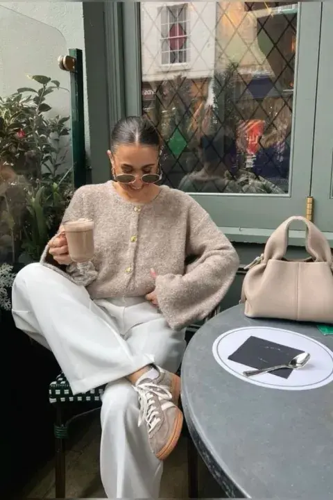  Es una prenda que siempre estuvo presente, un ítem que completó outfits temporada tras temporada, pero este invierno será EL hit. 