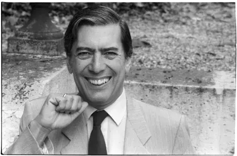 Dolor por la muerte de Mario Vargas Llosa: su trayectoria y legado. Dolor por la muerte de Mario Vargas Llosa: su trayectoria y legado.