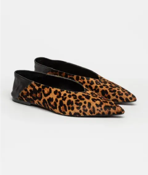 Chatas en punta combinadas con animal print Chatas en punta combinadas con animal print
