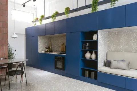 En la obra de Víctor Della Vecchia, terrazo en el piso con detalles también en la alzada. En la obra de Víctor Della Vecchia, terrazo en el piso con detalles también en la alzada.