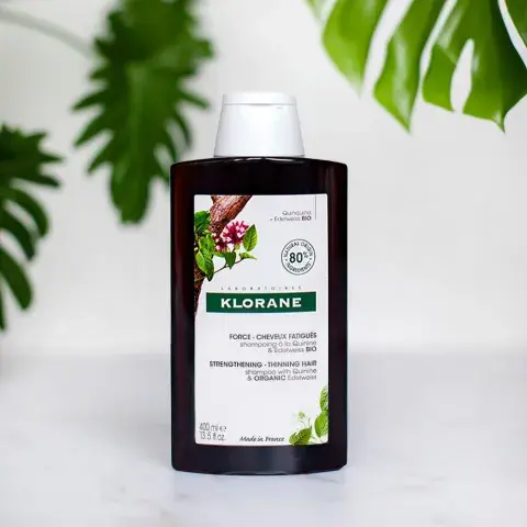 Shampoo con extracto de quinina, vita B y cafeína. Shampoo con extracto de quinina, vita B y cafeína.