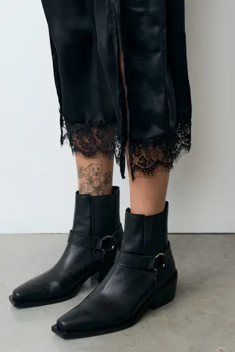 botas con punta cuadrada