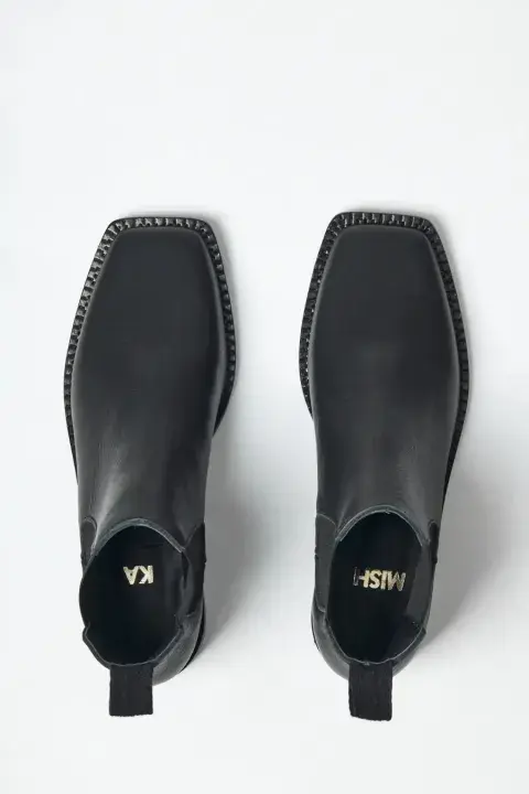 bota punta cuadrada