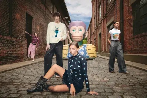 Las obras creadas por Edgardo Giménez se convierten como por arte de IA en diseño en las prendas de la colección que creó Jazmín Chebar. Las obras creadas por Edgardo Giménez se convierten como por arte de IA en diseño en las prendas de la colección que creó Jazmín Chebar.