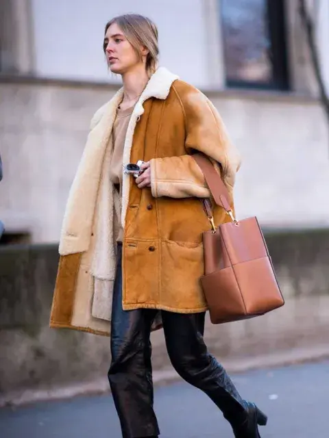 Con jeans, pantalones de vestir o leggins