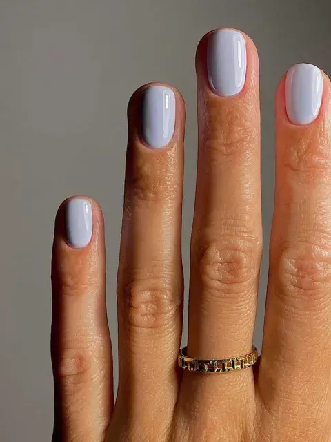 Los tonos pasteles también son una apuesta asegurada en uñas cortas Los tonos pasteles también son una apuesta asegurada en uñas cortas