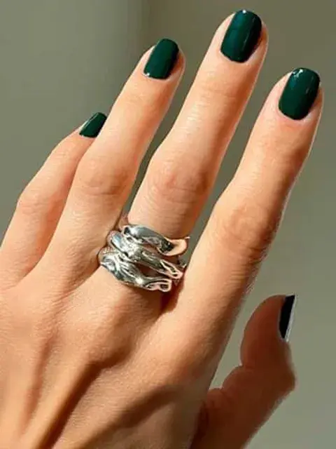 El verde ingés también pica en punta en materia de nail art El verde ingés también pica en punta en materia de nail art