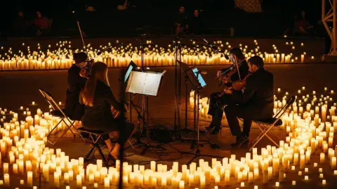 Candlelight, una experiencia única a la luz de las velas. Candlelight, una experiencia única a la luz de las velas.