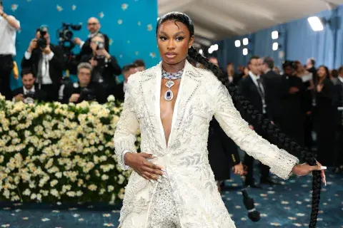 Foto de Coco Jones en la Gala del Met 2025. Foto de Coco Jones en la Gala del Met 2025.