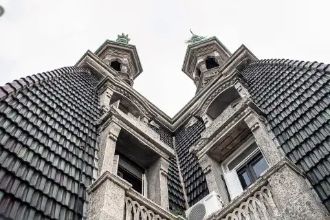 En pleno Monserrato, el Edificio Otto Wulff tiene una cúpula como castillo. En pleno Monserrato, el Edificio Otto Wulff tiene una cúpula como castillo.