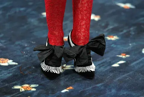 Los zapatos victorianos de Amelia Gray en la MET gala 2025. Los zapatos victorianos de Amelia Gray en la MET gala 2025.