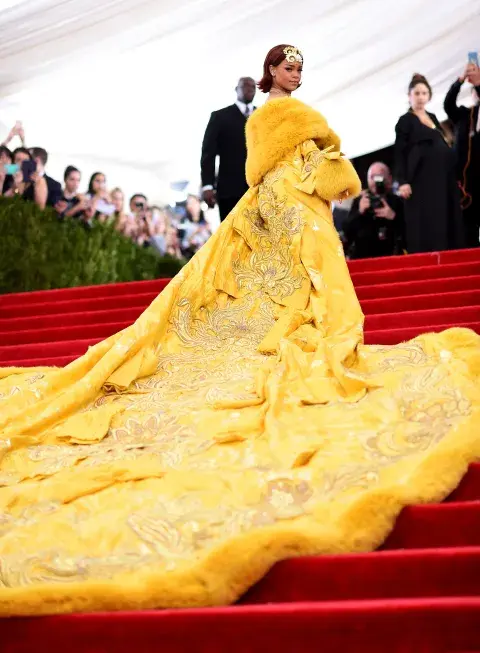Rihanna (2015) – Guo Pei Rihanna (2015) – Guo Pei