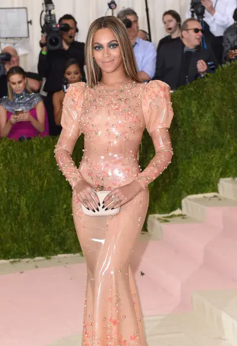 Beyoncé (2016) – Givenchy Beyoncé (2016) – Givenchy