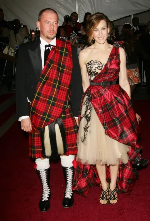 Sarah Jessica Parker con Alexander McQueen Sarah Jessica Parker con Alexander McQueen