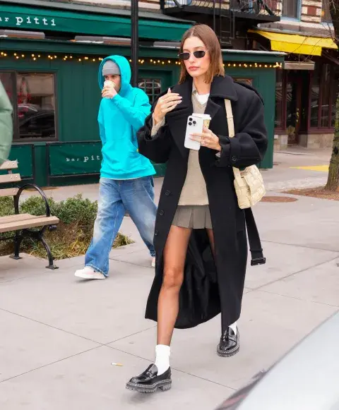 Los Dad Loafers combinan comodidad, elegancia y funcionalidad. Su diseño clásico permite que se adapten a conjuntos relajados y a aquellos que son más formales.
