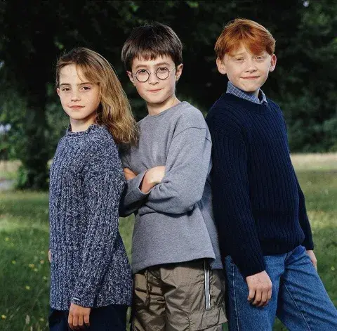 Emma Watson, Daniel Radcliffe y Rupert Grint cuando se los anunció como protagonistas de las películas de Harry Potter. Emma Watson, Daniel Radcliffe y Rupert Grint cuando se los anunció como protagonistas de las películas de Harry Potter.