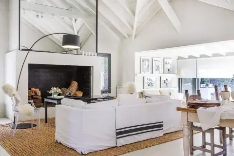 En el hogar siempre hay leña: en un campo familiar, eligen las piezas que les gustan y las van acumulando hasta que llega el momento de encender el fuego. En el hogar siempre hay leña: en un campo familiar, eligen las piezas que les gustan y las van acumulando hasta que llega el momento de encender el fuego.