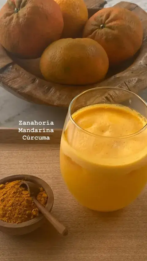 El jugo de zanahoria, mandarina y cúrcuma de Juliana Awada El jugo de zanahoria, mandarina y cúrcuma de Juliana Awada