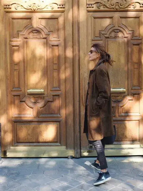 Juliana Awada con su chaqueta de gamuza en color marrón Juliana Awada con su chaqueta de gamuza en color marrón