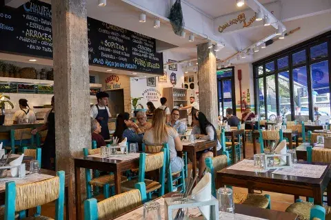 Barra Chalaca de Palermo recrea el espíritu de los bolichitos limeños.
