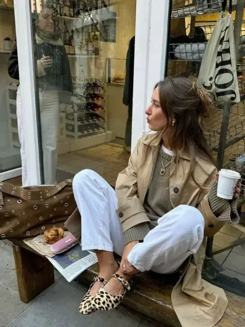 El trench es un básico que no pasa de moda El trench es un básico que no pasa de moda