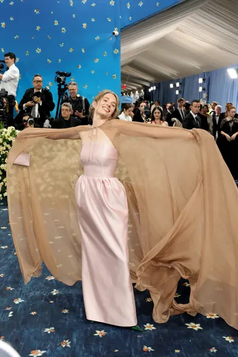 Foto de Maya Hawke en la Met Gala 2025. Foto de Maya Hawke en la Met Gala 2025.
