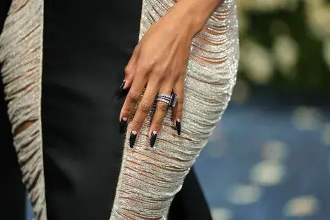 Ciara, diseñadora de moda, lució una francesita invertida. Ciara, diseñadora de moda, lució una francesita invertida.