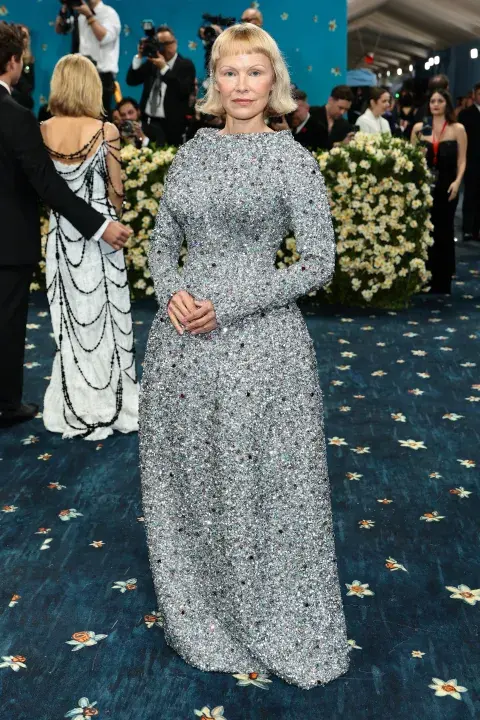 Pamela Anderson en la Met Gala 2025. Pamela Anderson en la Met Gala 2025.