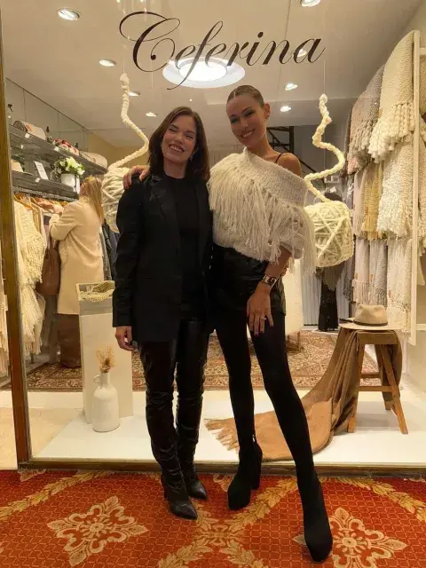 Pampita Ardohain lanzó una colección cápsula de ponchos tejidos Pampita Ardohain lanzó una colección cápsula de ponchos tejidos