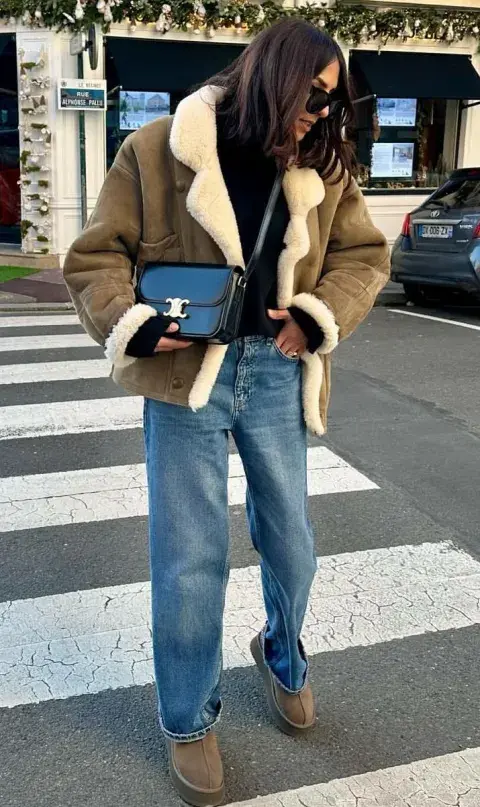. Va perfecto con jeans, vestidos de punto o cualquier look de inspiración invernal. . Va perfecto con jeans, vestidos de punto o cualquier look de inspiración invernal.