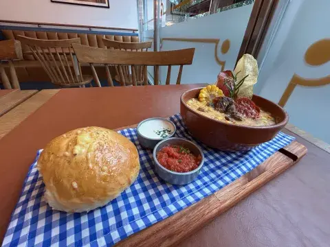Locro, pastelitos y empanadas: estos son los menúes patrios para celebrar el 25 de Mayo Locro, pastelitos y empanadas: estos son los menúes patrios para celebrar el 25 de Mayo