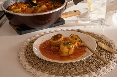 RECETA ROLLITOS DE ZUCCHINI Y CARNE RECETA ROLLITOS DE ZUCCHINI Y CARNE
