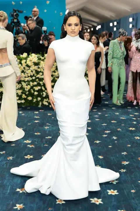 Rosalía en la Met Gala 2025. Rosalía en la Met Gala 2025.