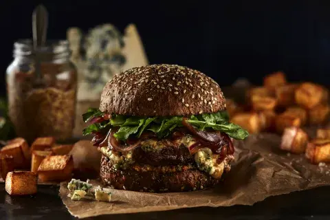 hamburguesa con queso azul
