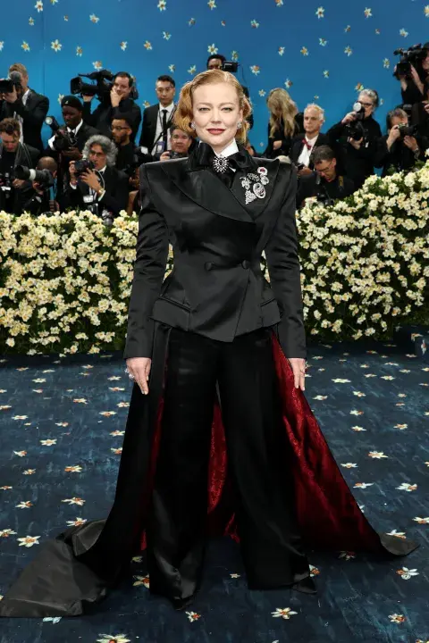 Foto de Sarah Snook en la Met Gala 2025. Foto de Sarah Snook en la Met Gala 2025.