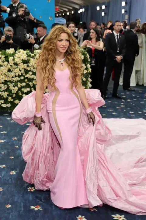 Shakira en la Met Gala 2025. Shakira en la Met Gala 2025.