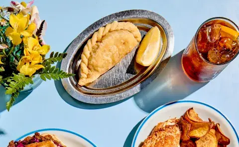 Locro, pastelitos y empanadas: estos son los menúes patrios para celebrar el 25 de Mayo Locro, pastelitos y empanadas: estos son los menúes patrios para celebrar el 25 de Mayo
