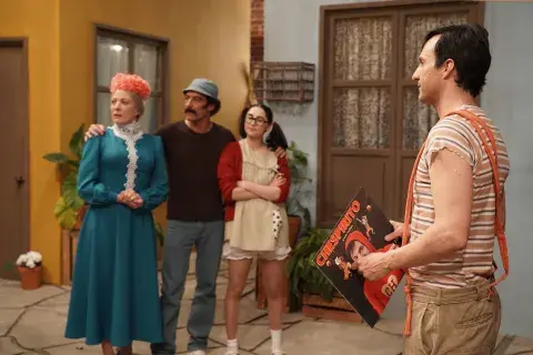 La vecindad del Chavo del 8, con sus personajes. La vecindad del Chavo del 8, con sus personajes.