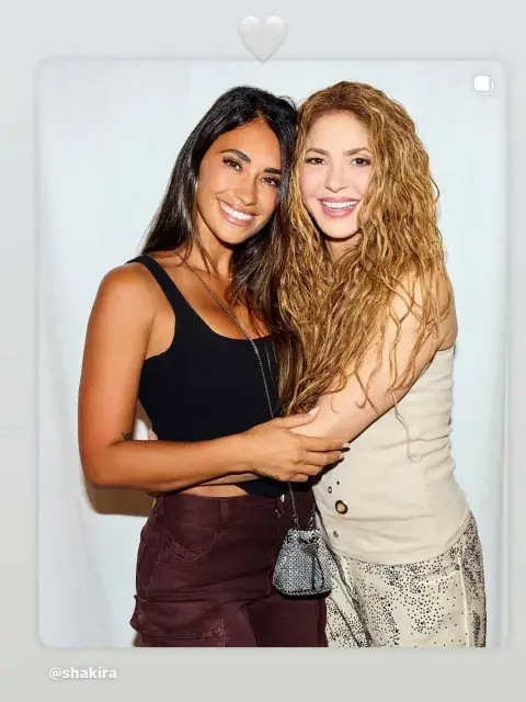 Antonela Roccuzzo y Shakira juntas en su recital de Miami Antonela Roccuzzo y Shakira juntas en su recital de Miami