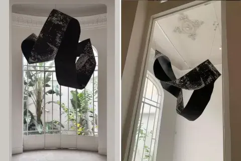 Julián Pesce atraviesa con su obra los espacios ambientados por Russi en la casona de Oromanta. Julián Pesce atraviesa con su obra los espacios ambientados por Russi en la casona de Oromanta.