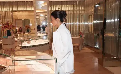 Cómo se hace el Messy bun, el peinado que luce Antonela Roccuzzo. Cómo se hace el Messy bun, el peinado que luce Antonela Roccuzzo.