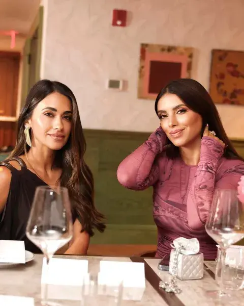 Antonela Roccuzzo y Daniella Semaan. Antonela Roccuzzo y Daniella Semaan.