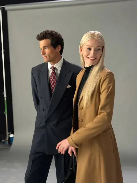 Carolyn Bessette y John F. Kennedy Jr. retratados en American Love Story.