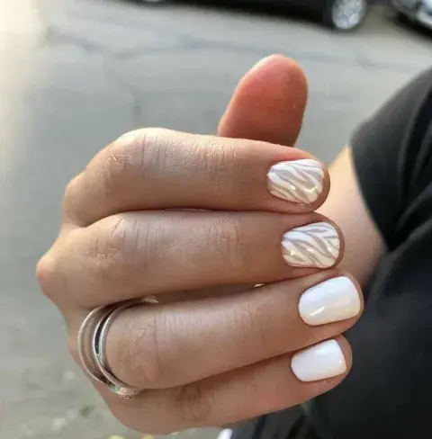 Las uñas de cebra son súper delicadas Las uñas de cebra son súper delicadas