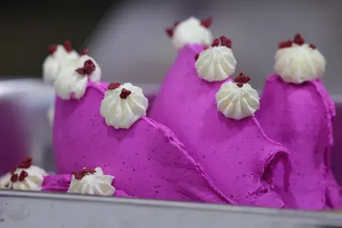 Los helados salen a la cancha a competir y a ganar un terreno insospechado en sus formas, sabores y colores. Los helados salen a la cancha a competir y a ganar un terreno insospechado en sus formas, sabores y colores.